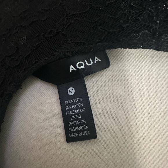 AQUA stretch Lace Plunging Neck Scallop Trim Crop Top with long sleeves black - Picture 3 of 7